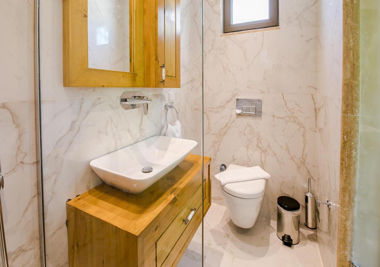 Villa 2 Sleeps 4 Isolated Honeymoon-Villa Sardunya Kaş Exterior photo
